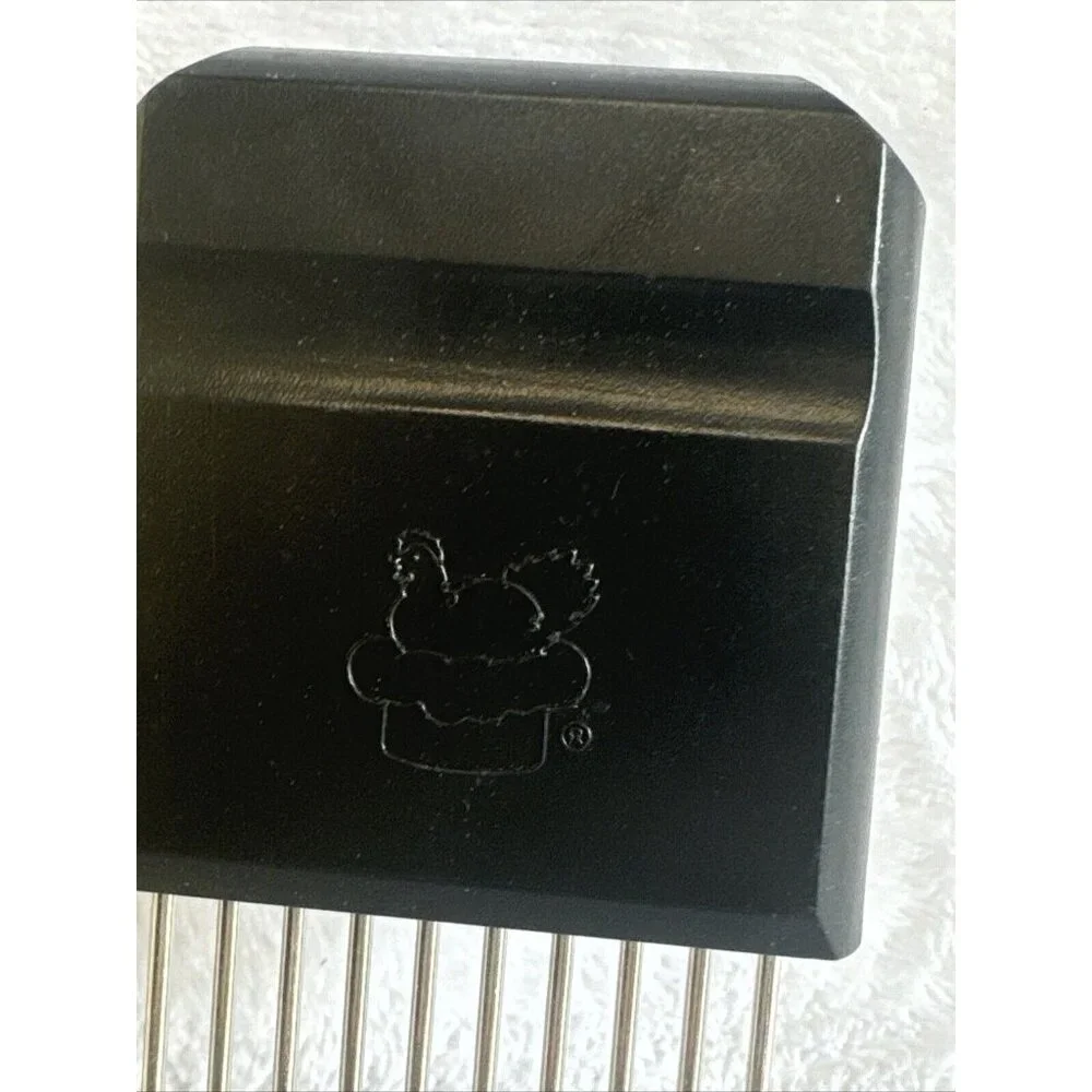 Pampered Chef Hold and Slice In Original‎ Box Nested Hen